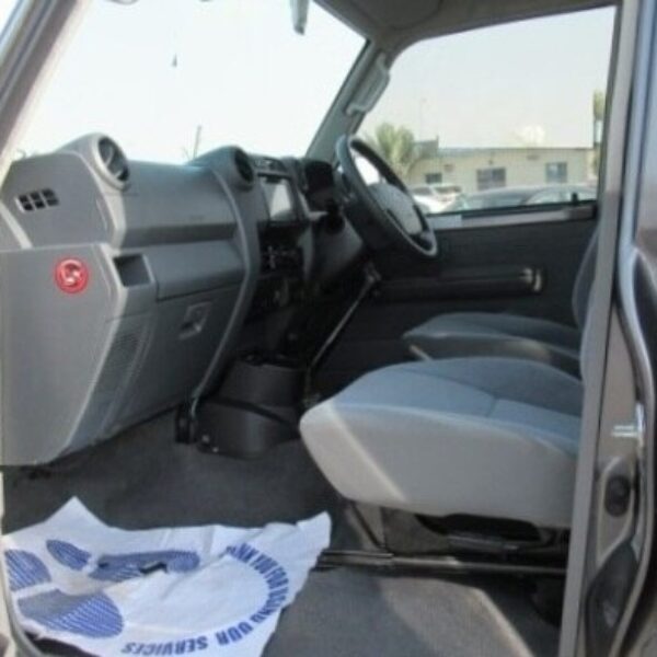 TOYOTA LAND CRUISER GXL 2018 LHD