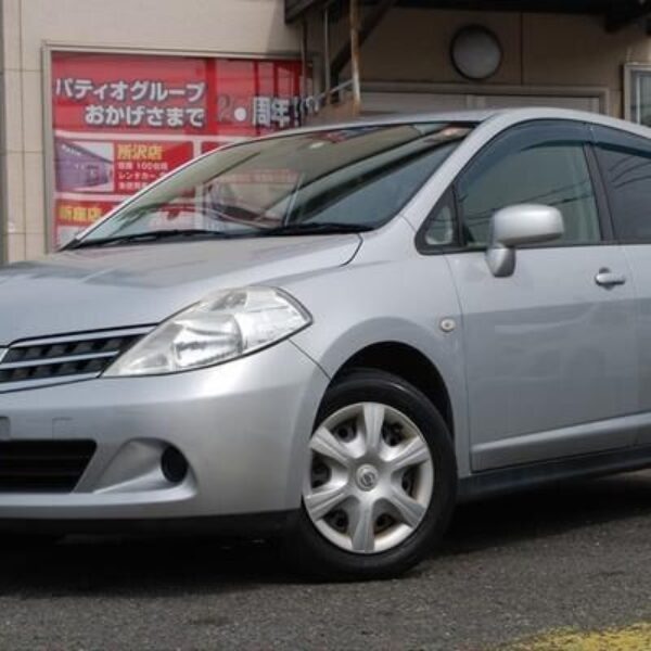 NISSAN TIIDA 2012