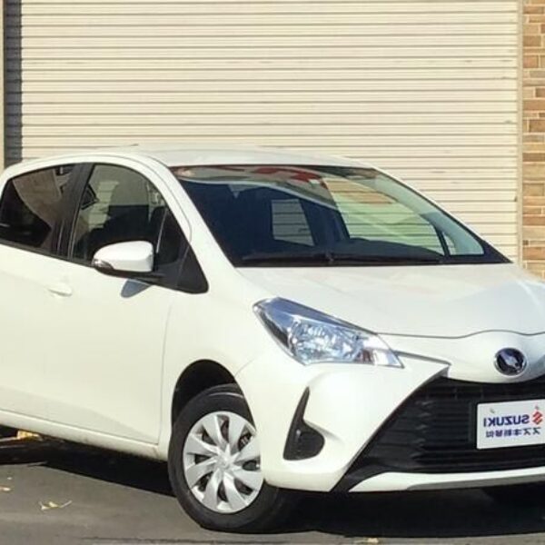 TOYOTA VITZ 2017