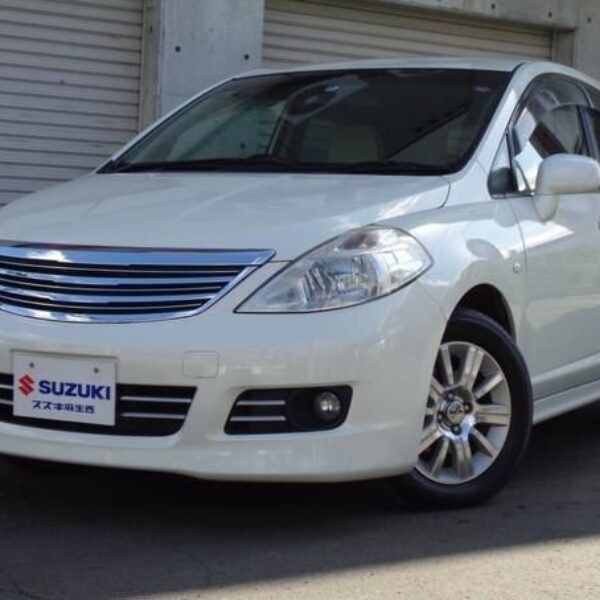 NISSAN TIIDA 2010