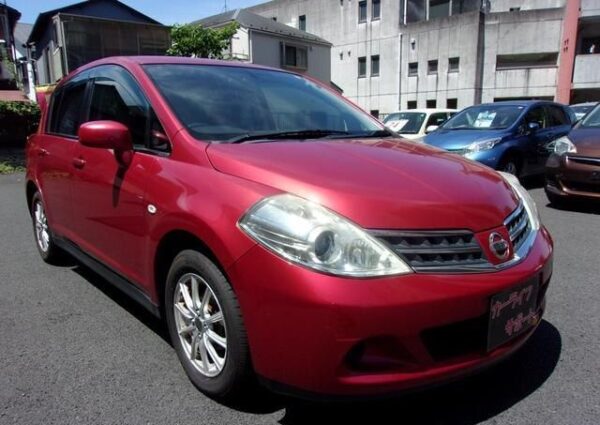 NISSAN TIIDA 2011