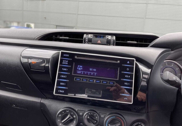 TOYOTA HILUX MANUAL DIESEL 2020 LHD 7 TOYOTA HILUX MANUAL DIESEL 2020 LHD - Image 7