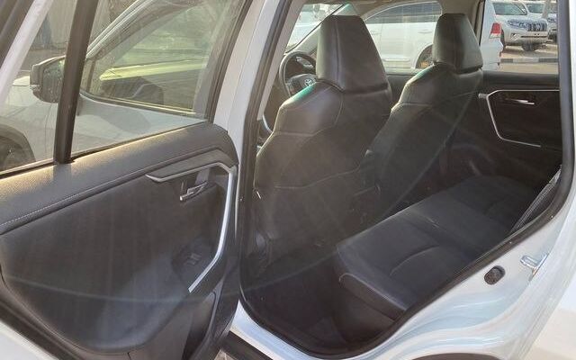 2020 TOYOTA RAV4 White 8 2020 TOYOTA RAV4 White - Image 8