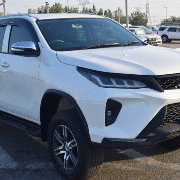 2019 TOYOTA FORTUNER White