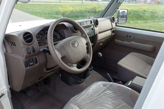 Toyota Land Cruiser VDJ76L V8 Hard Top 2019 4 Toyota Land Cruiser VDJ76L V8 Hard Top 2019 - Image 4