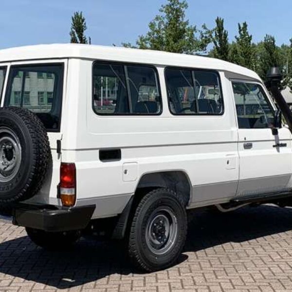 Toyota Land Cruiser HZJ78L 4×4 Hard Top